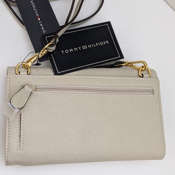 NWT Tommy Hilfiger crossbody - Picture 2 of 4